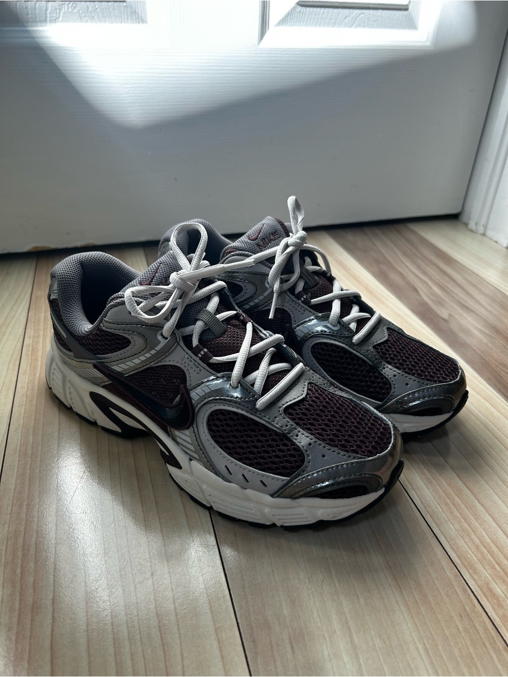 Nike V5 RNR Burgundy & Black Running Shoes